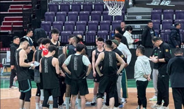首秀15分！辽篮新外援合格，赵继伟有两帮手，杨鸣回归有1个障碍